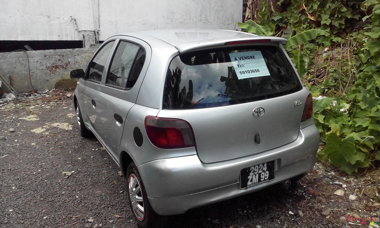 1999' Toyota Vitz photo #2