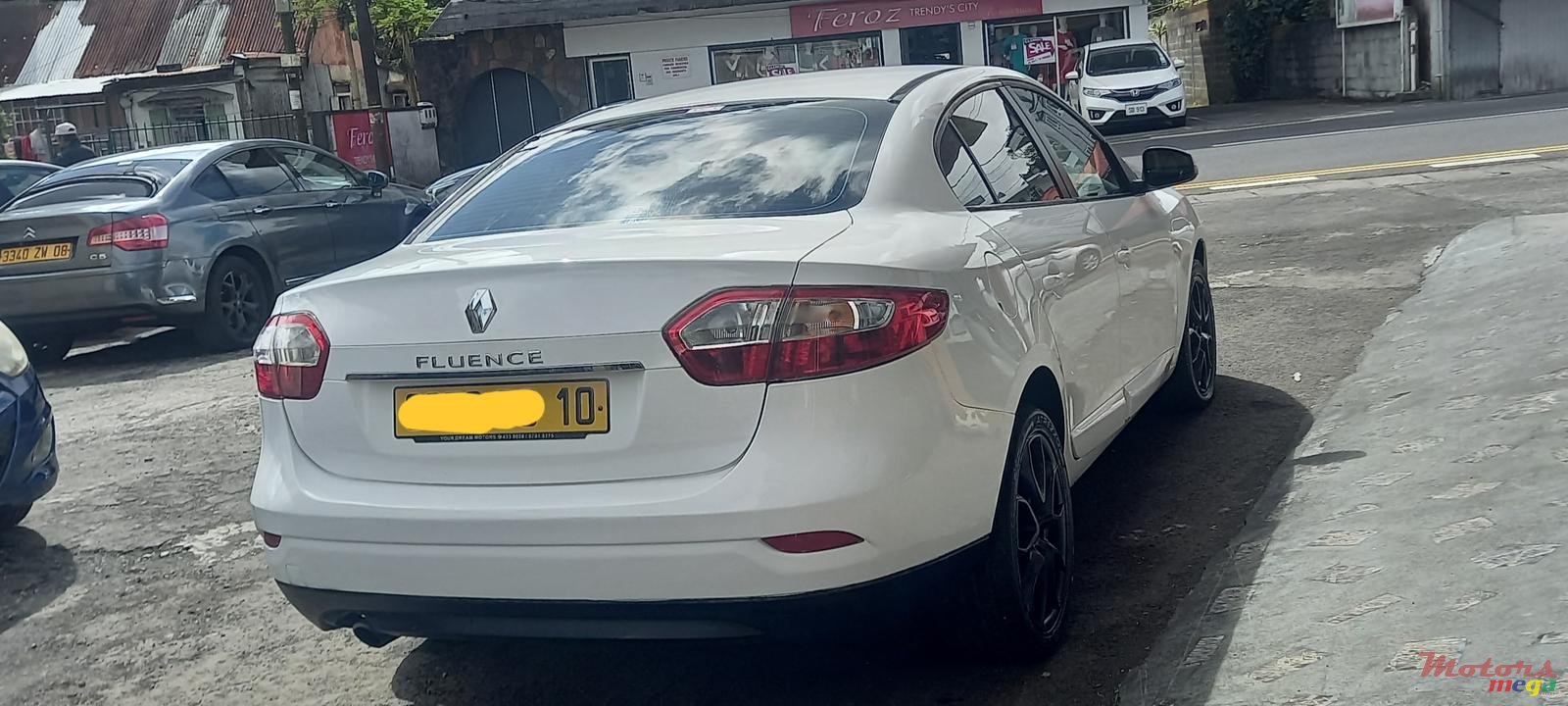 2010' Renault Fluence photo #4