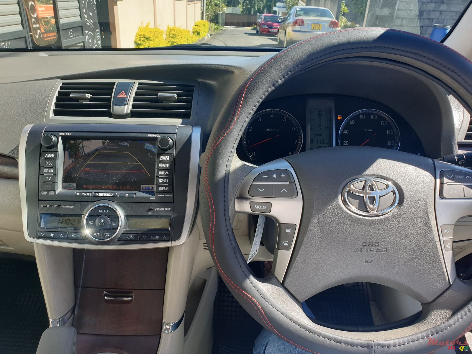 2011' Toyota Premio Japan photo #2