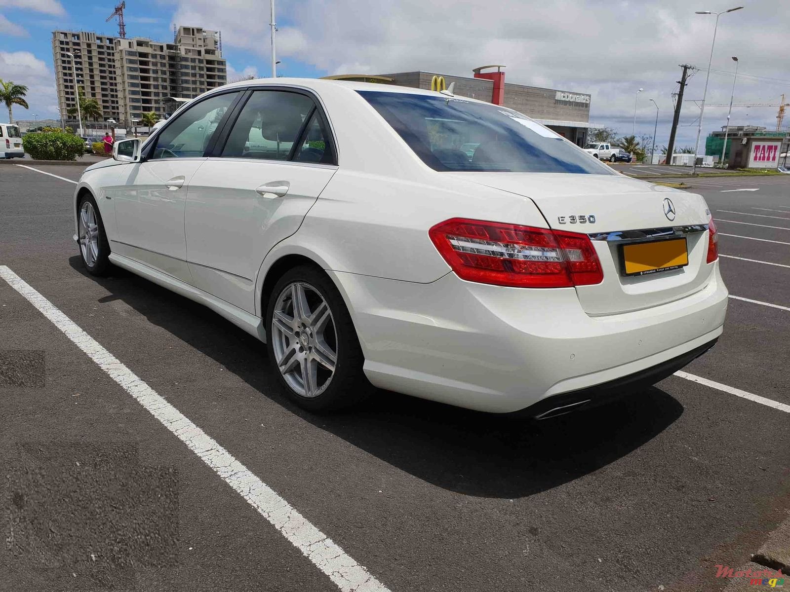 2011' Mercedes-Benz E-Class E350 photo #2