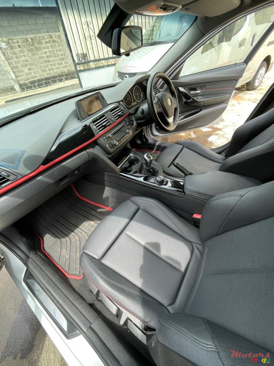 2012' BMW 320 photo #3