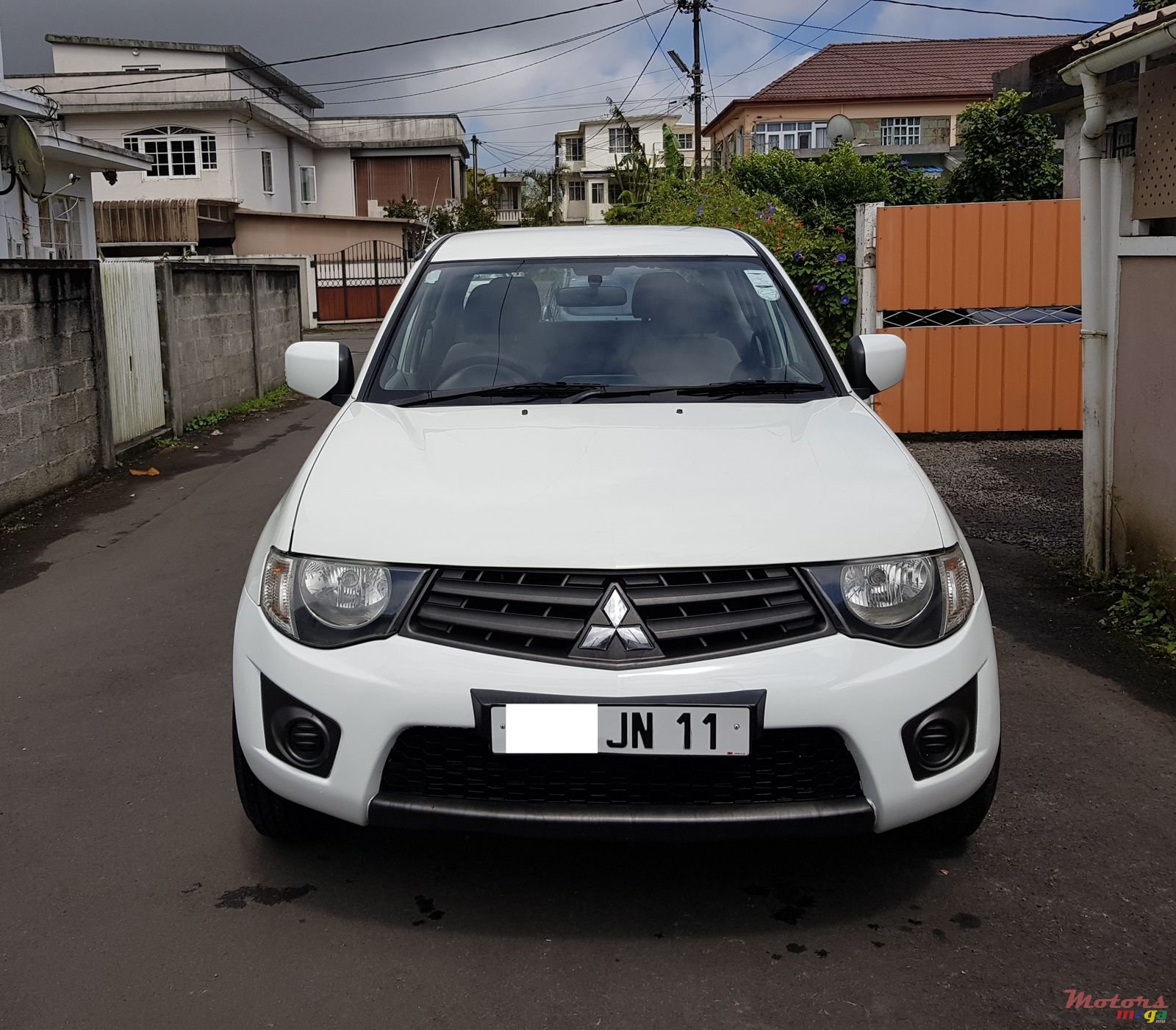 2011' Mitsubishi L 200 L200 2x4 photo #1