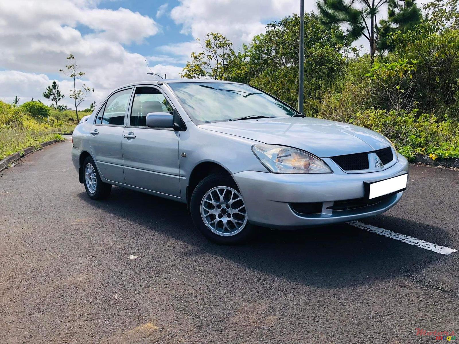 2009' Mitsubishi Lancer Glx photo #5