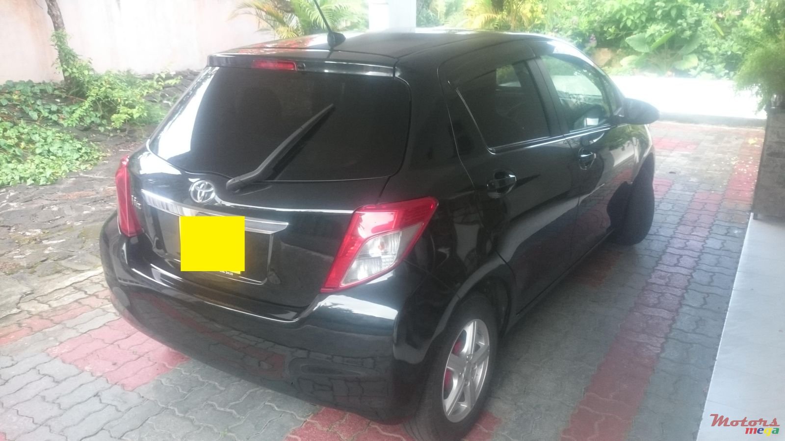 2011' Toyota Vitz photo #1