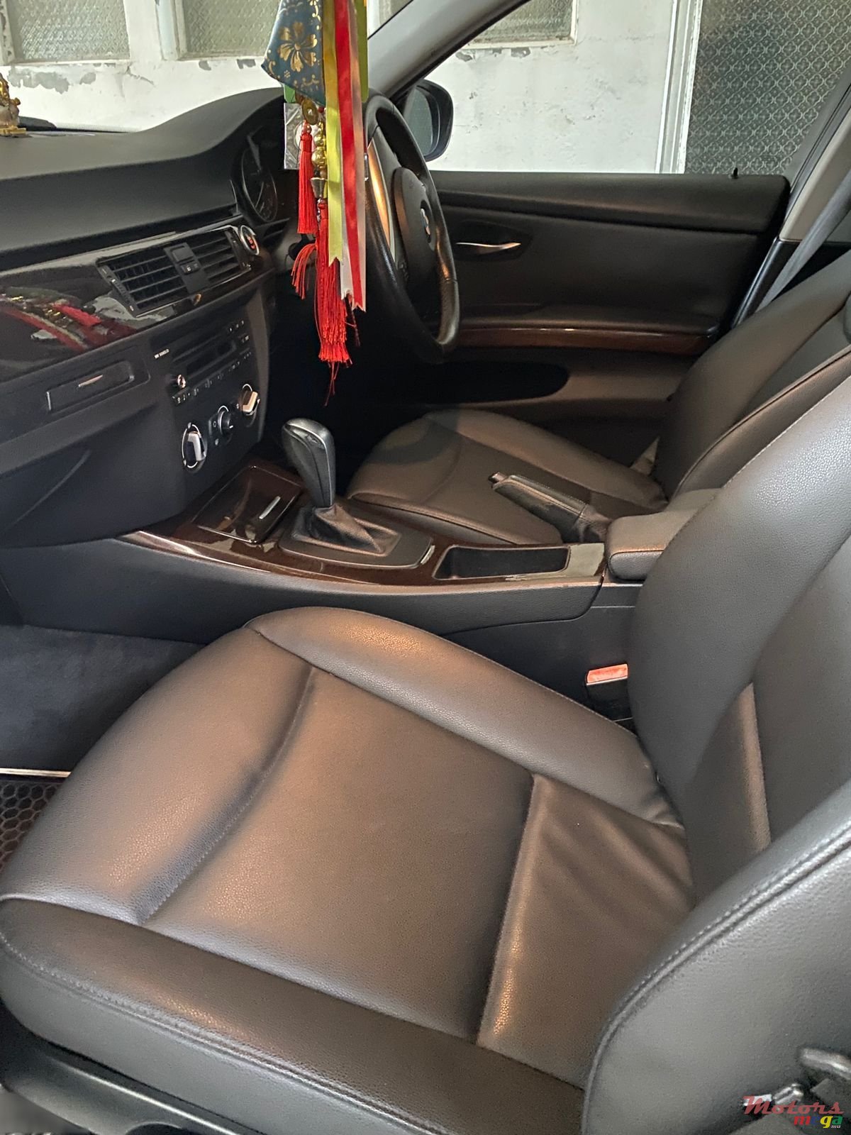 2010' BMW 320 photo #6