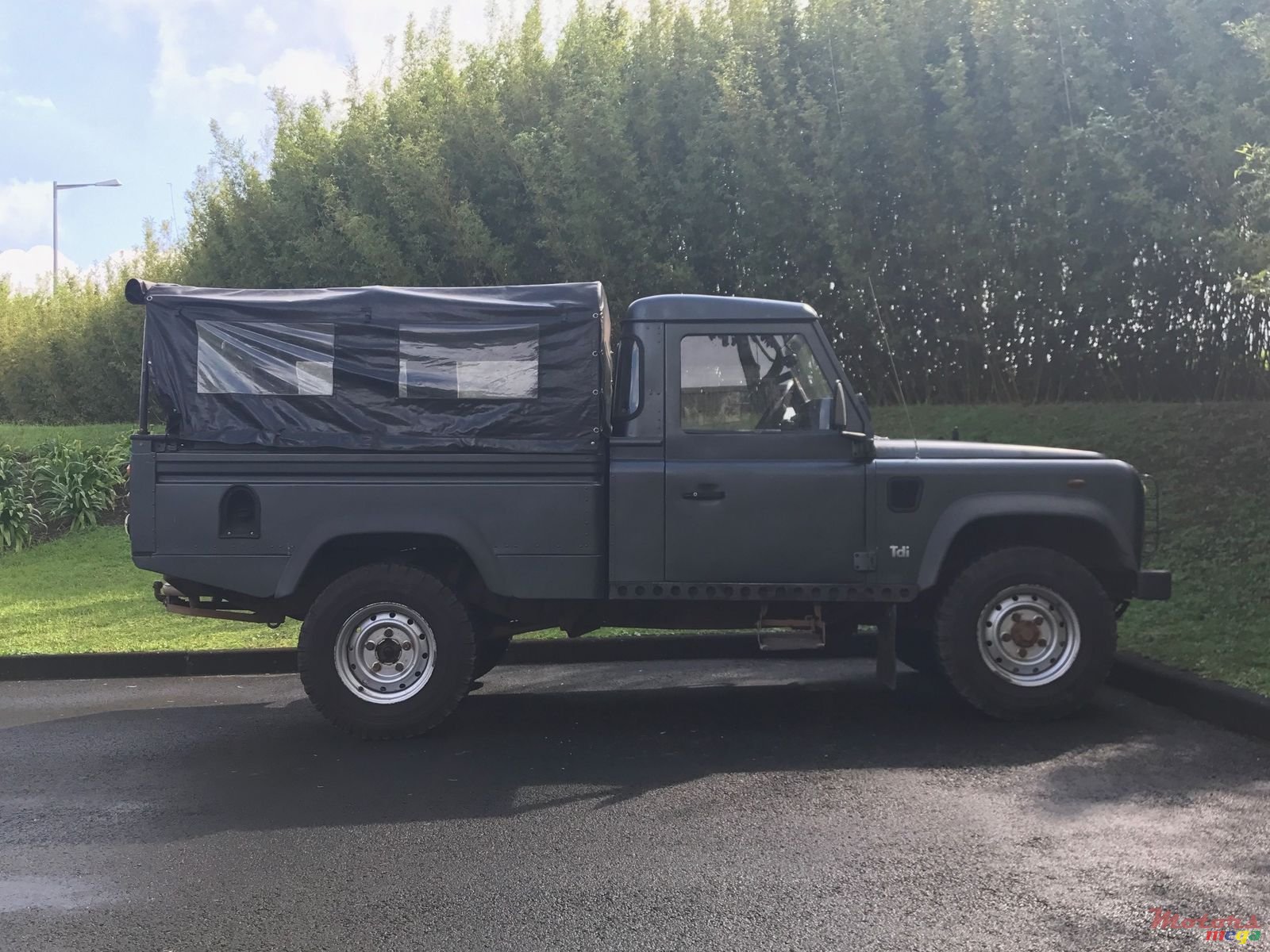 2000' Land Rover Defender 110 photo #1