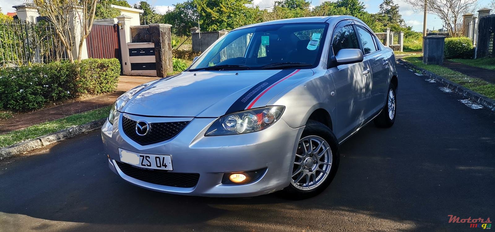 2004' Mazda Axela photo #2