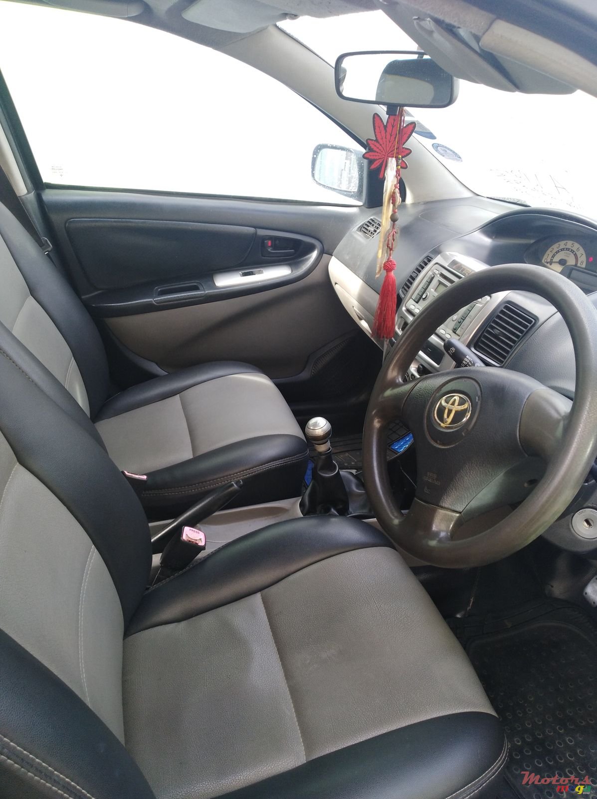 2005' Toyota photo #6