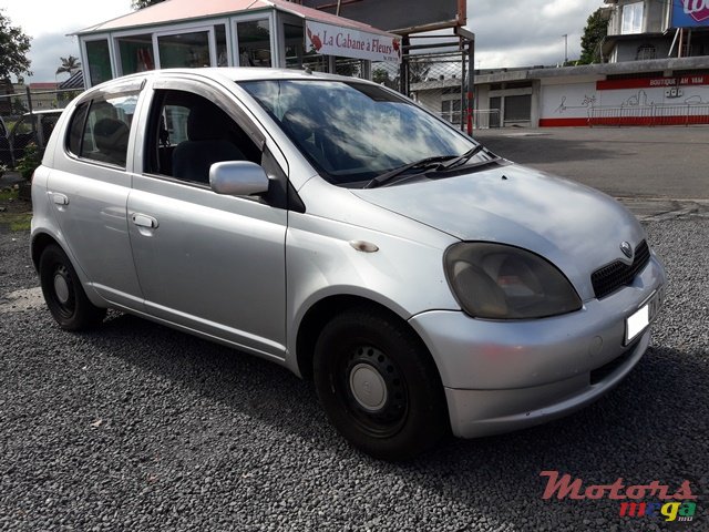 2000' Toyota Vitz photo #1