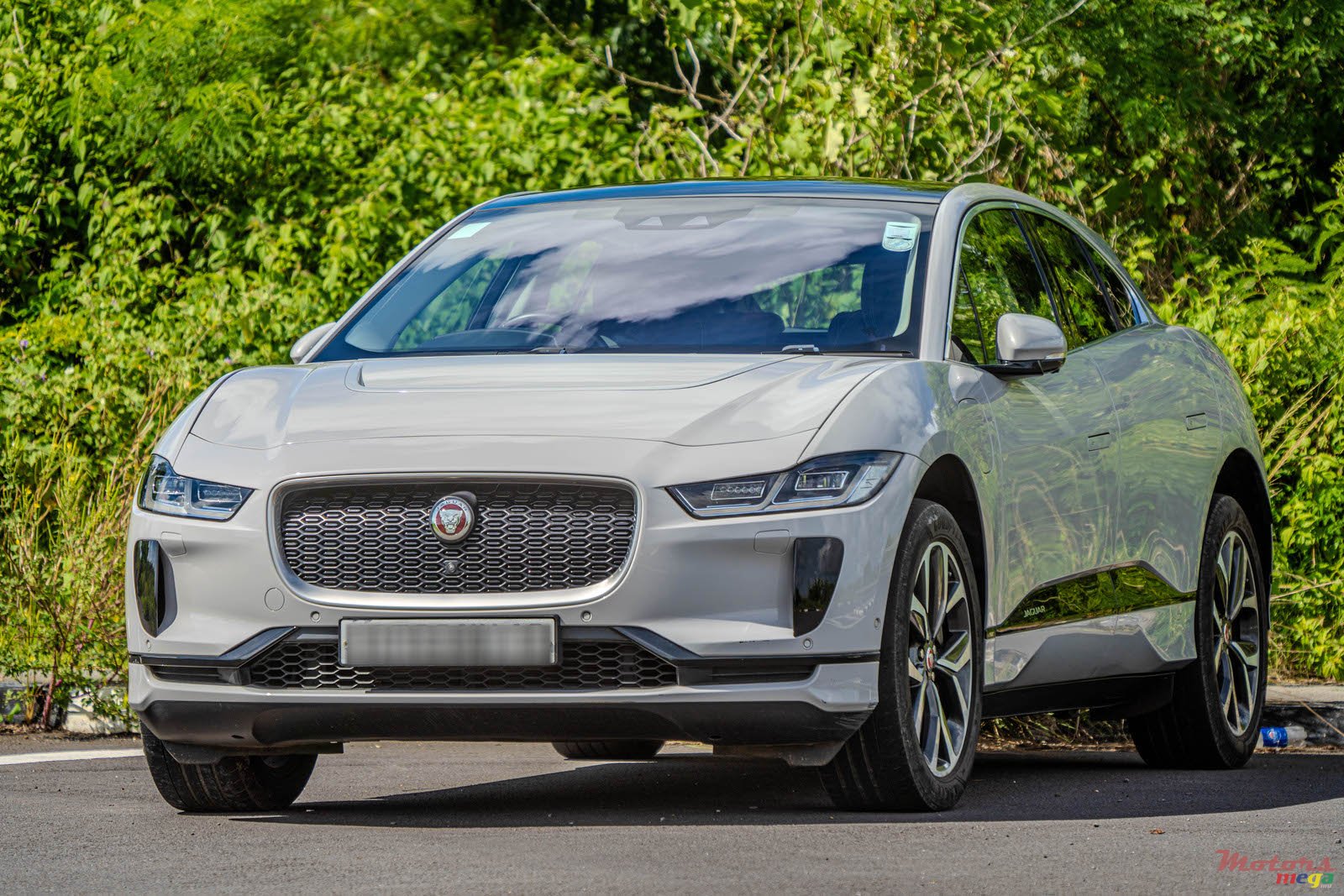 2019' Jaguar I-Pace 400 SE photo #2