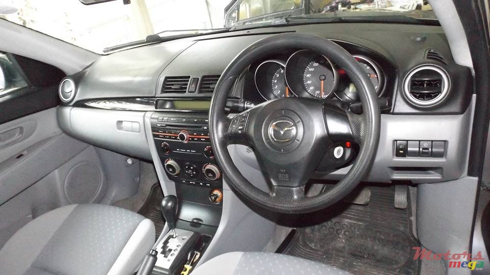2005' Mazda Axela photo #5