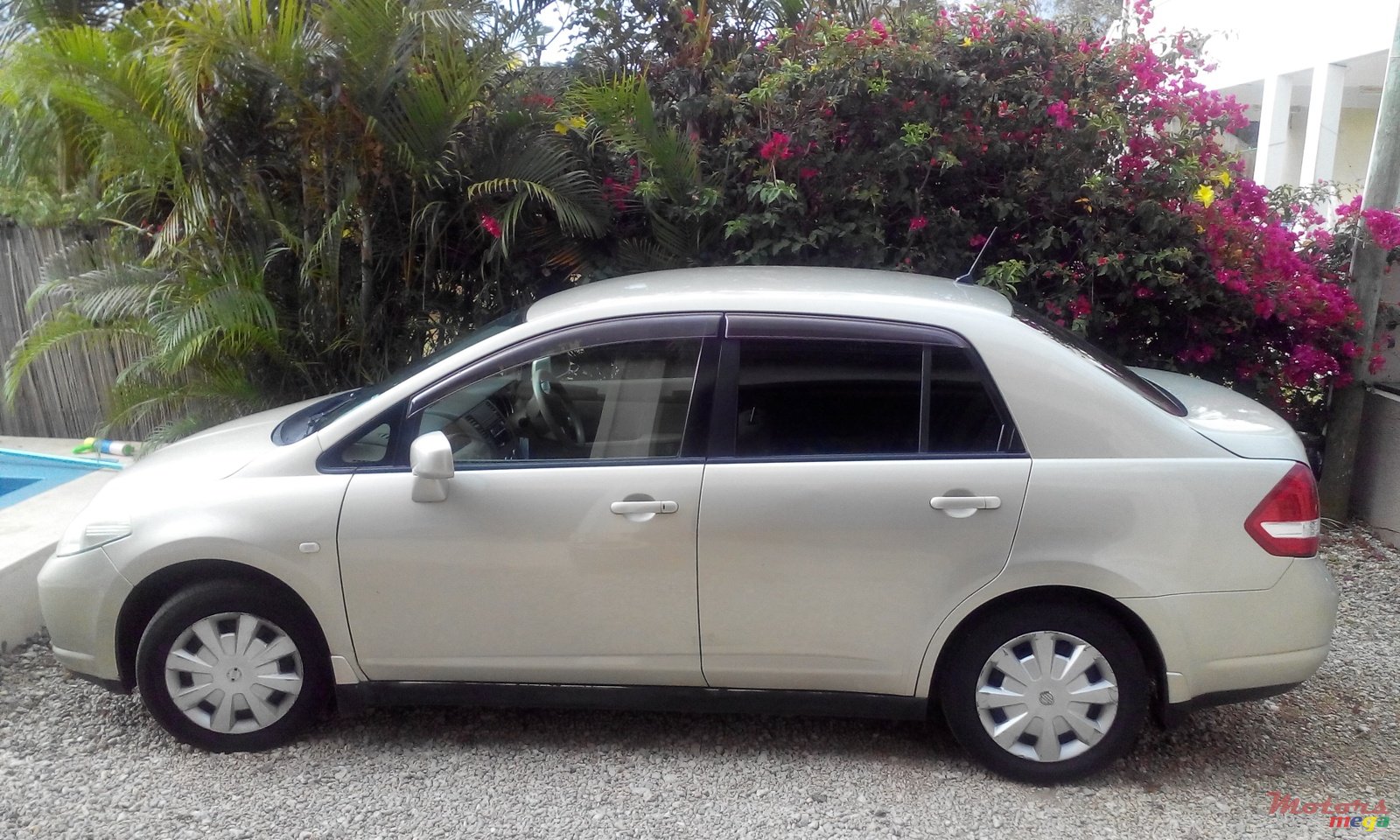 2005' Nissan Tiida photo #1