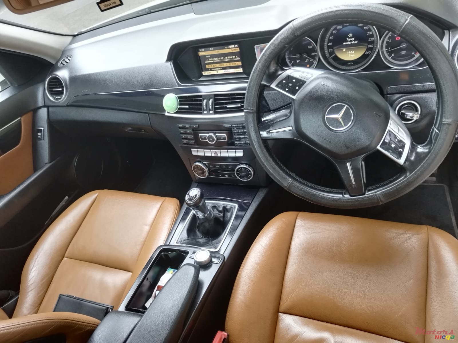 2011' Mercedes-Benz C 180 Kompressor photo #7