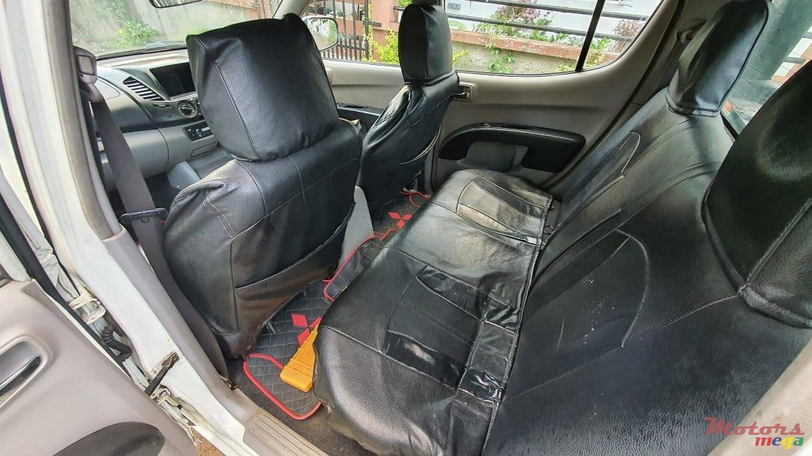 2011' Mitsubishi L 200 Sportero photo #4