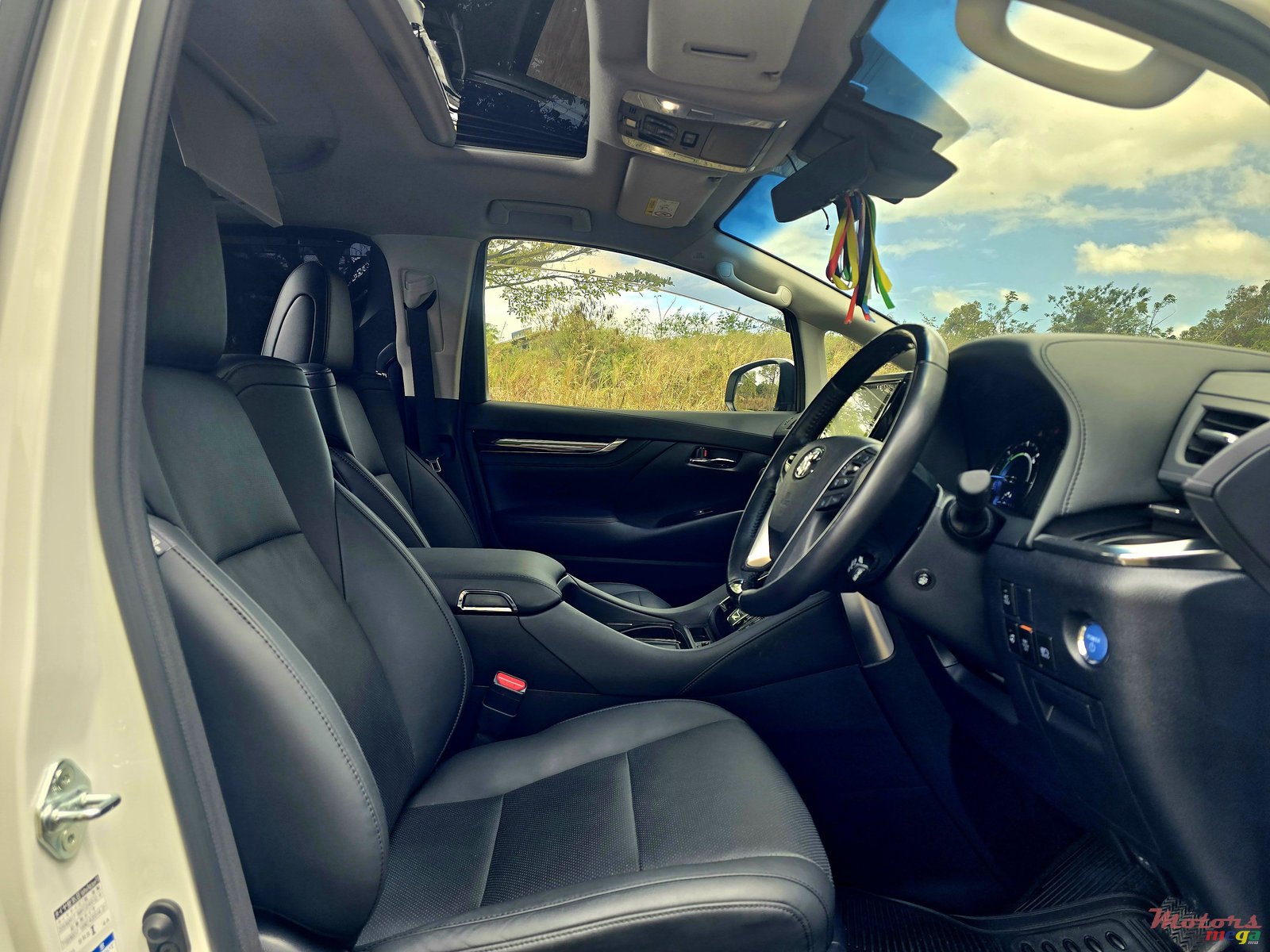 2021' Toyota Alphard photo #4