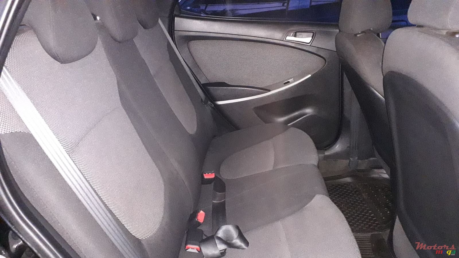 2012' Hyundai Accent Automatic photo #3