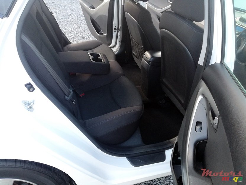 2014' Hyundai Elantra GLS Manual 1.6L photo #5