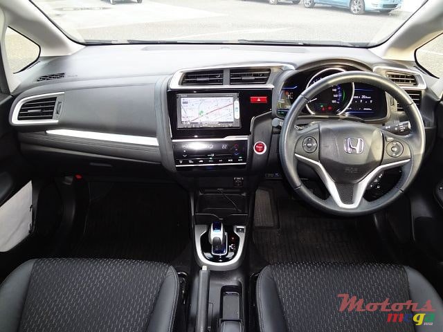 2015' Honda Fit Hybrid photo #4