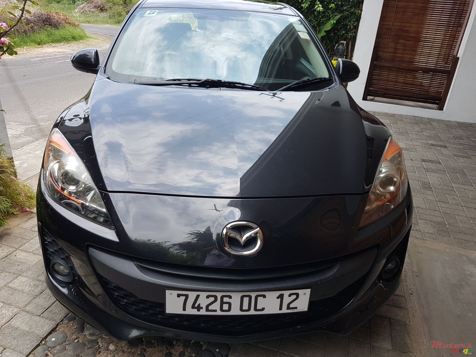 2012' Mazda 3 Saloon photo #1