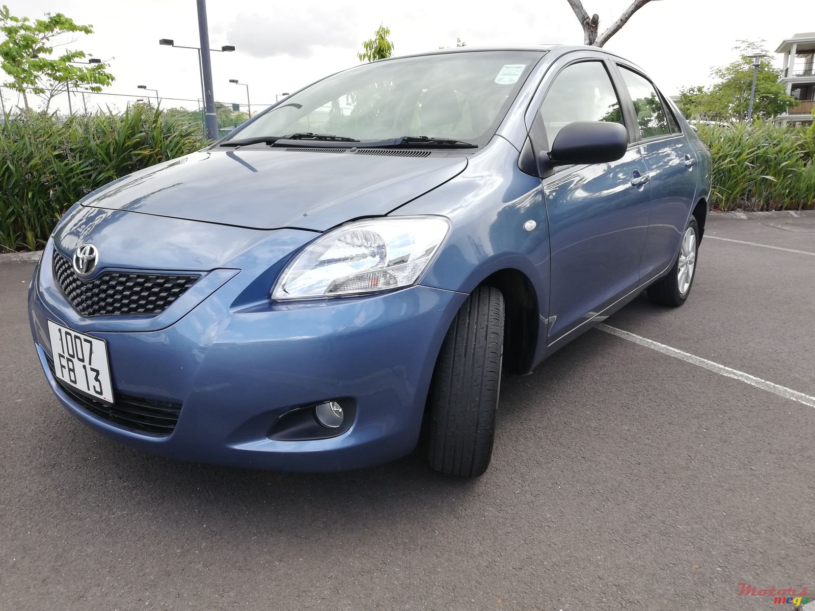 2013' Toyota Yaris photo #3