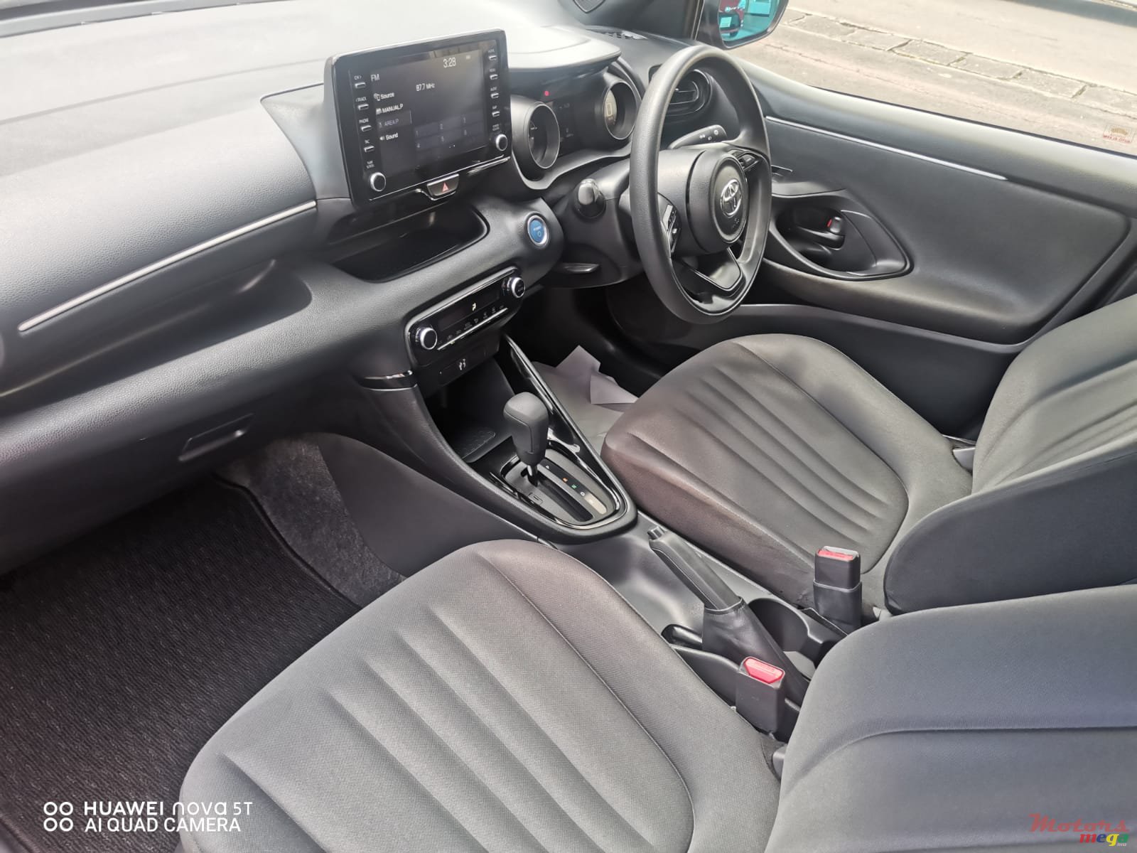 2020' Toyota yaris hybrid photo #7