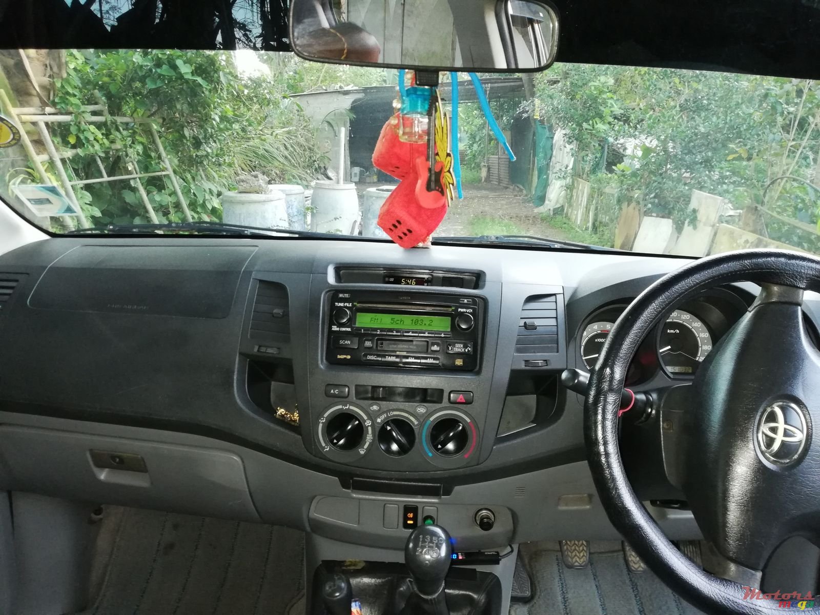 2010' Toyota Hilux photo #1