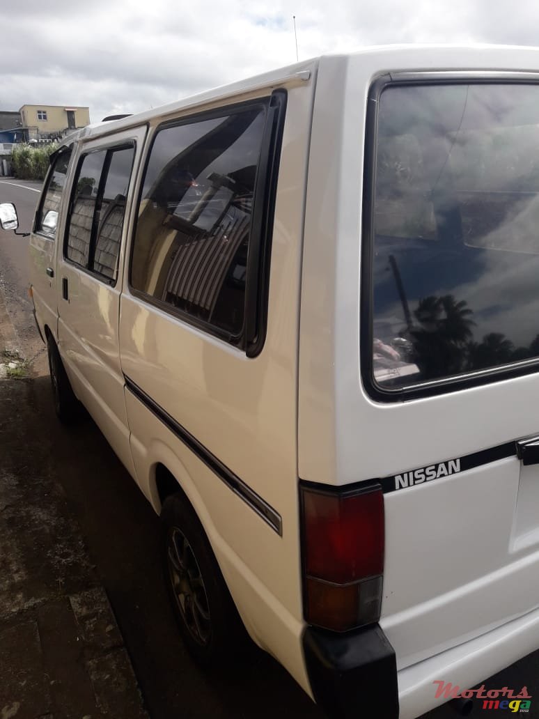 1994' Nissan photo #4