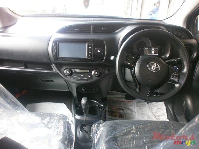 2017' Toyota Vitz HYBRID photo #2
