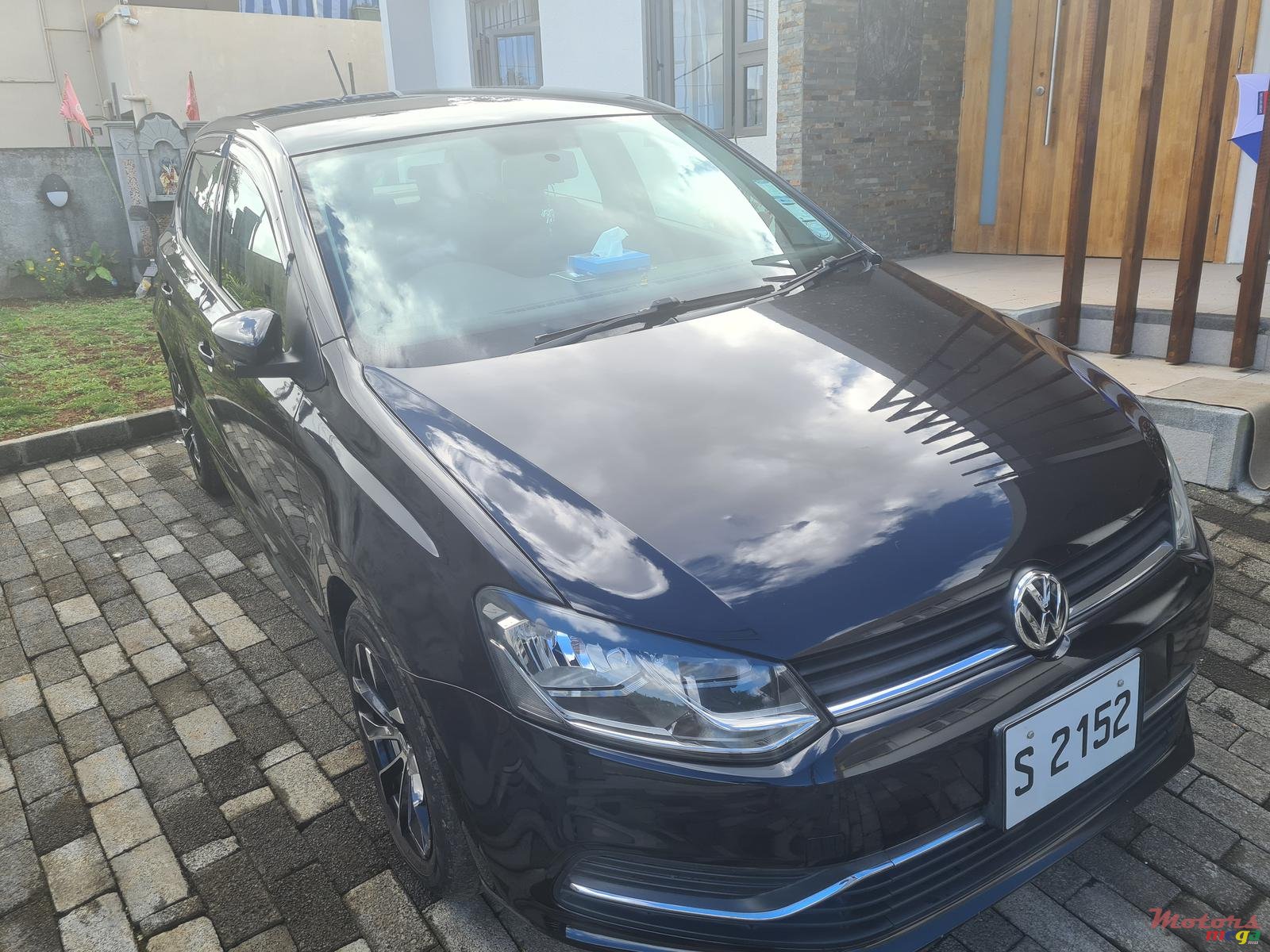 2015' Volkswagen Polo photo #1