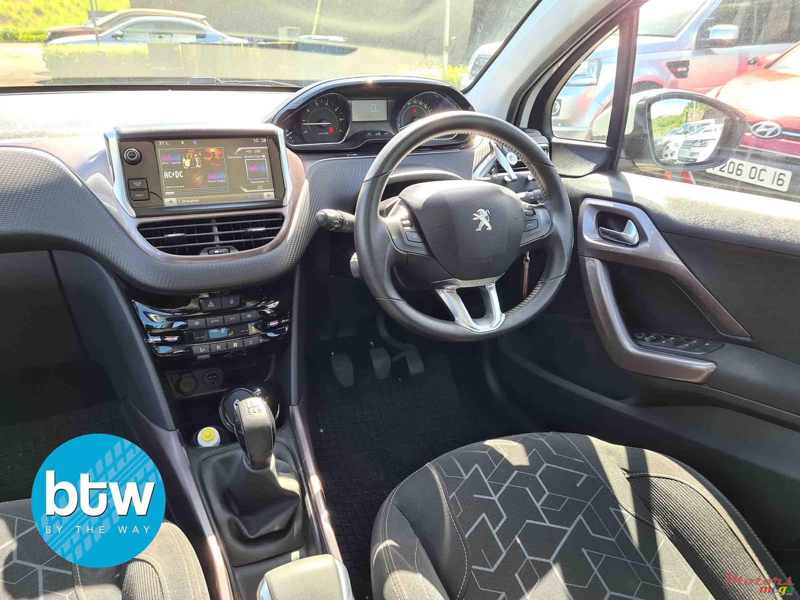 2014' Peugeot 2008 photo #5