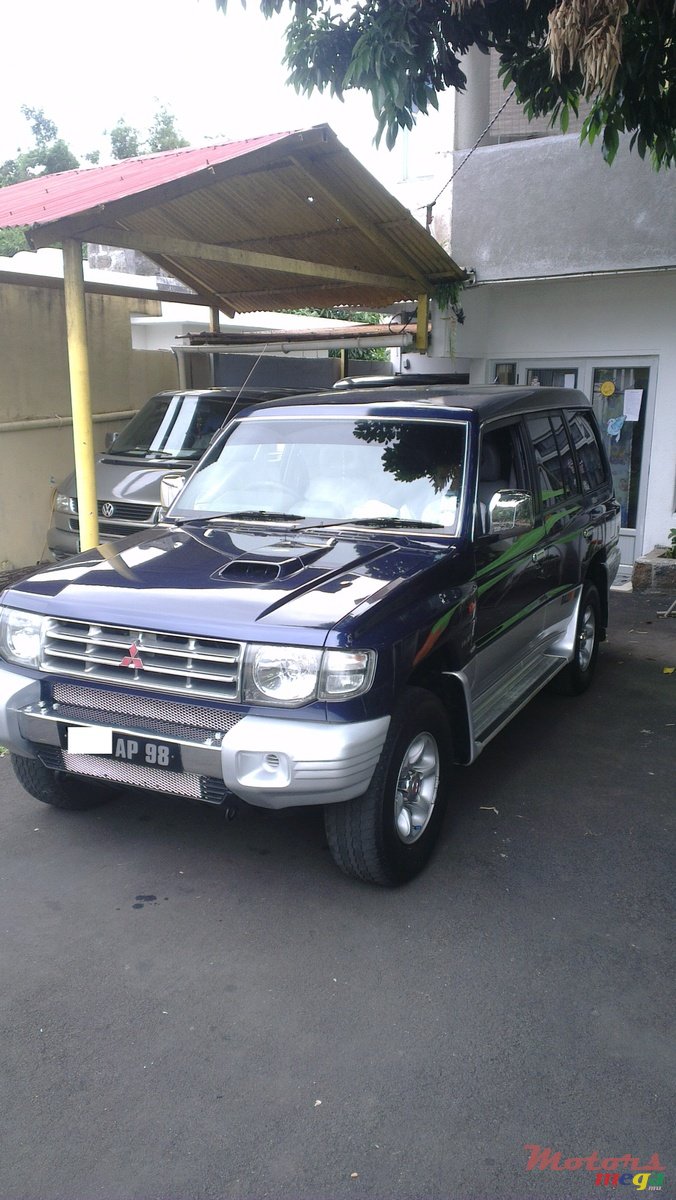 1998' Mitsubishi Pajero photo #1
