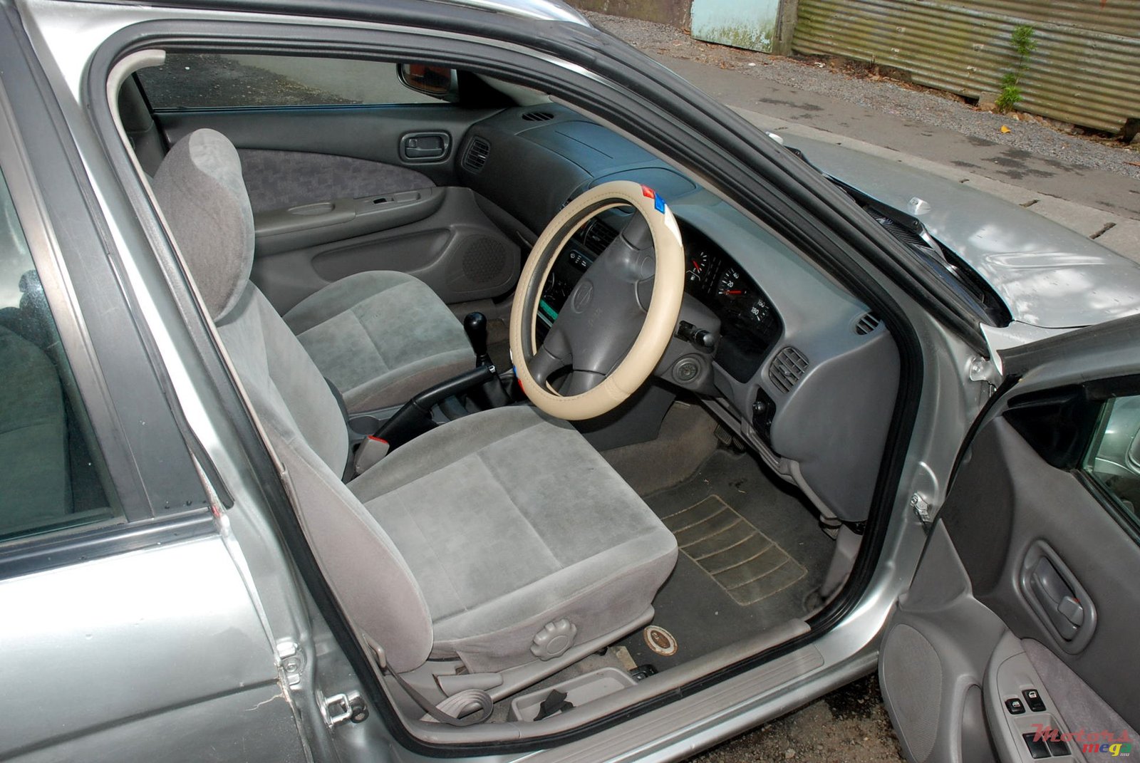 2000' Nissan Sunny photo #3