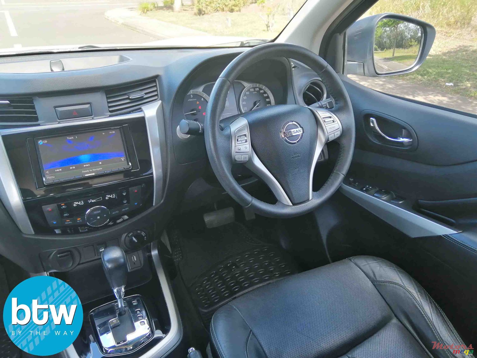 2016' Nissan Navara 4X4 Automatic photo #5