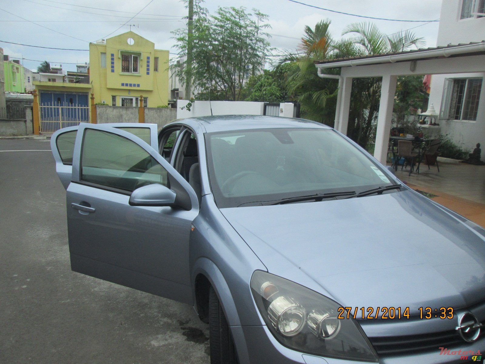 2005' Opel Astra H photo #1