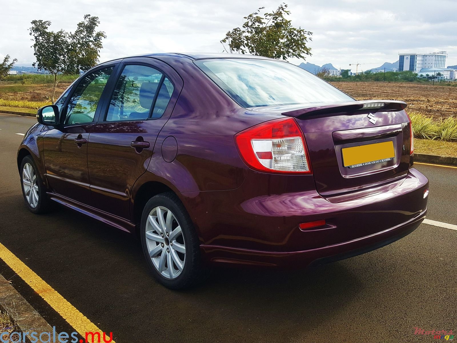 2011' Suzuki SX4 1.6 Sedan photo #3