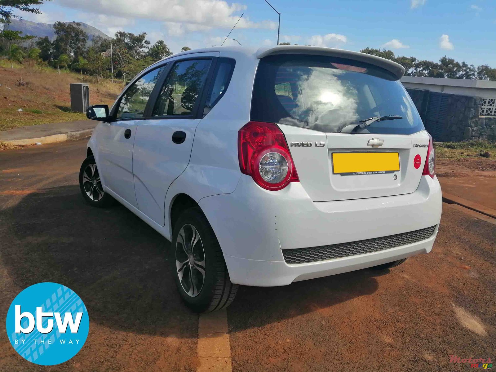 2012' Chevrolet Aveo LS photo #2