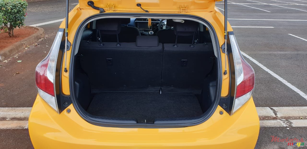 2015' Toyota Aqua photo #5