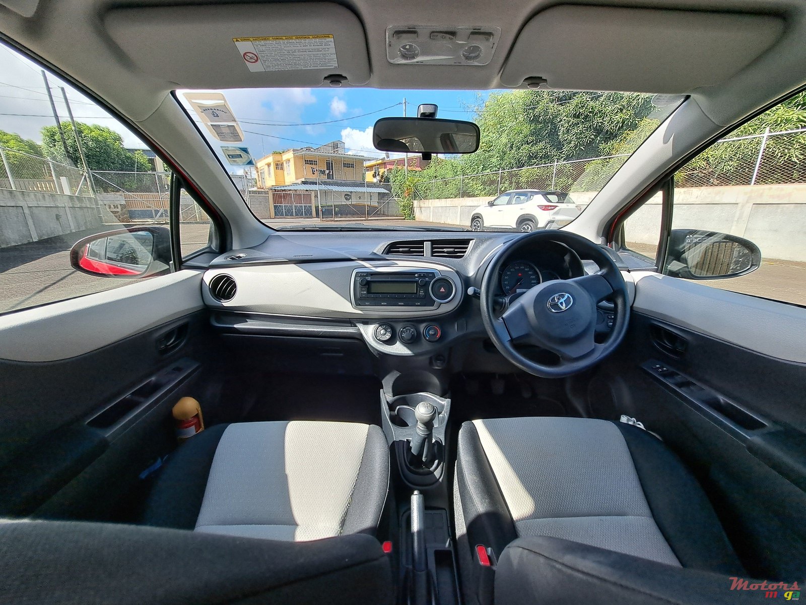 2012' Toyota Yaris photo #6