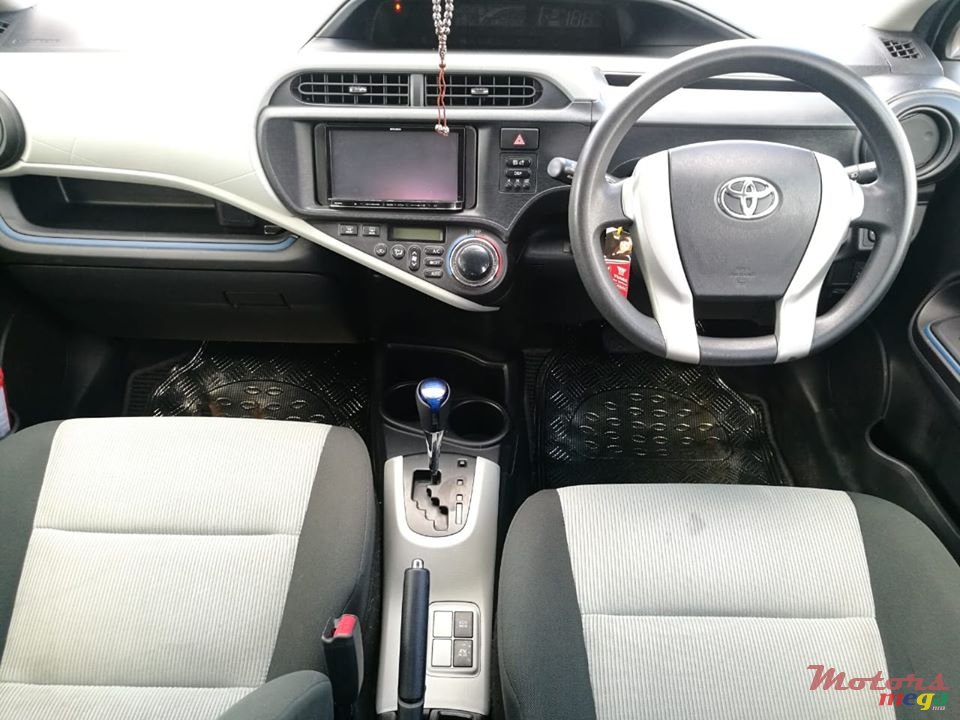 2013' Toyota Aqua photo #5
