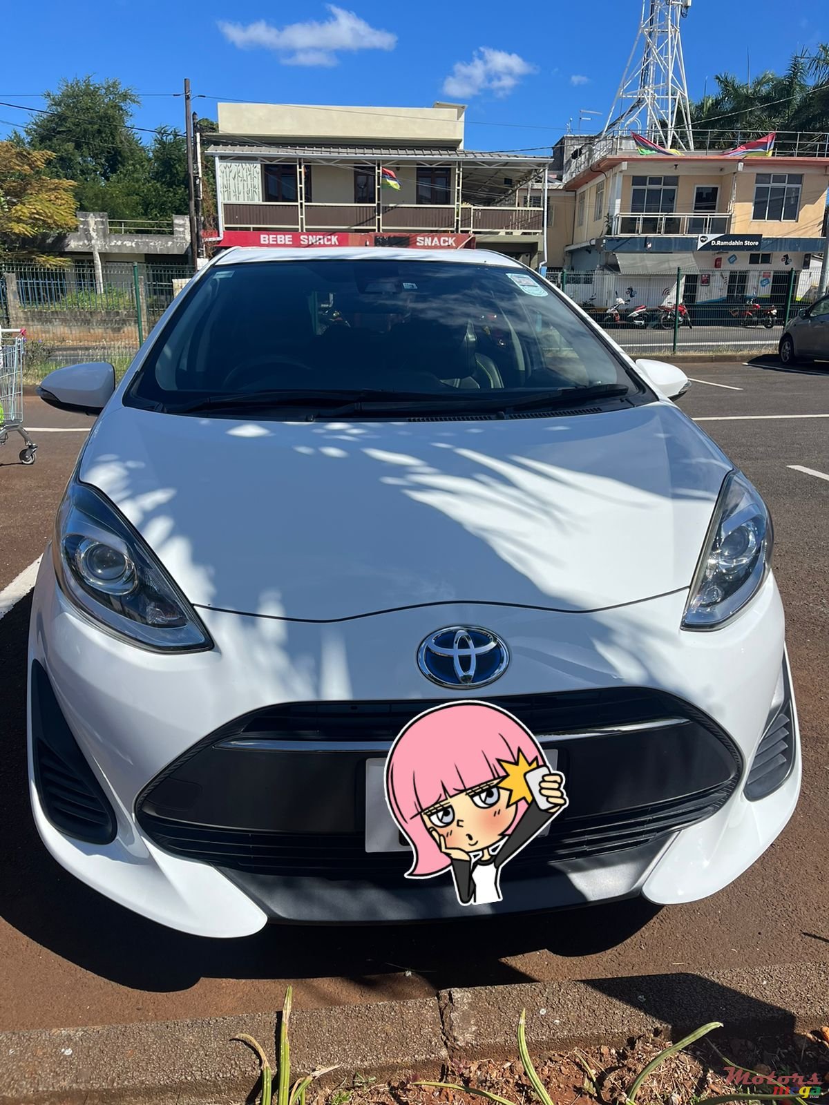 2018' Toyota Aqua Hatchback photo #1