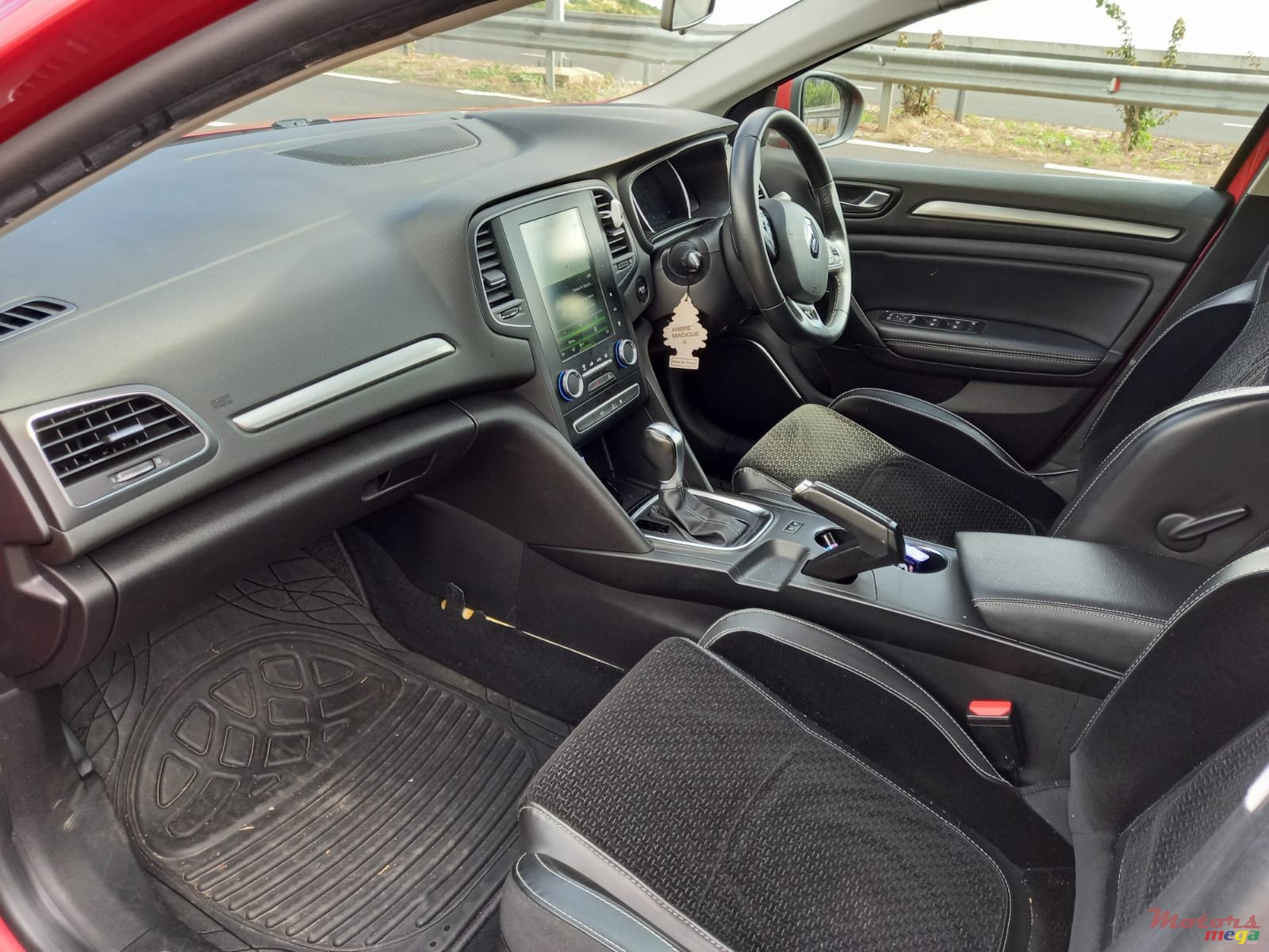 2020' Renault Megane photo #5