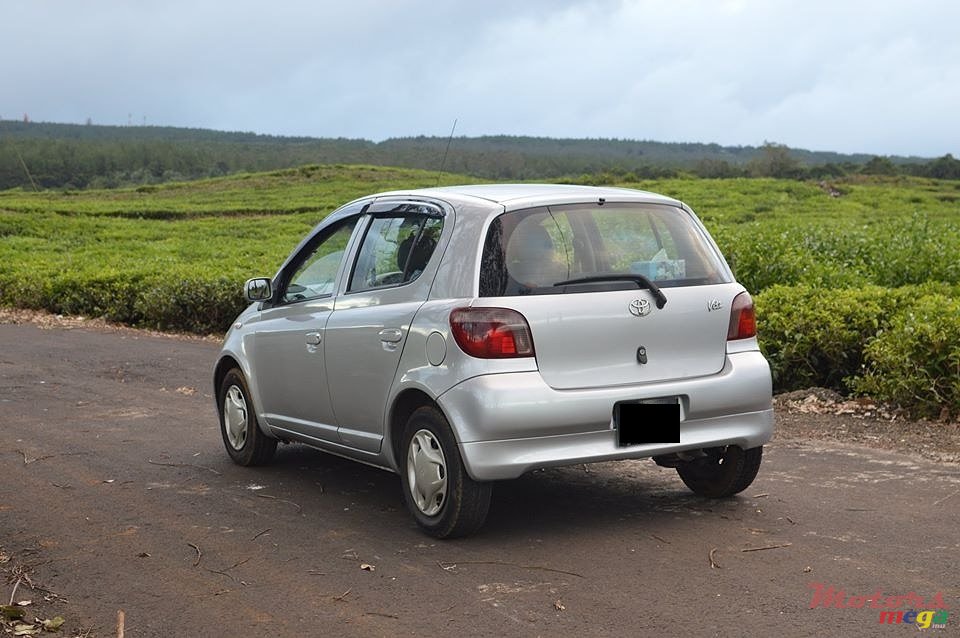 2000' Toyota Vitz photo #1