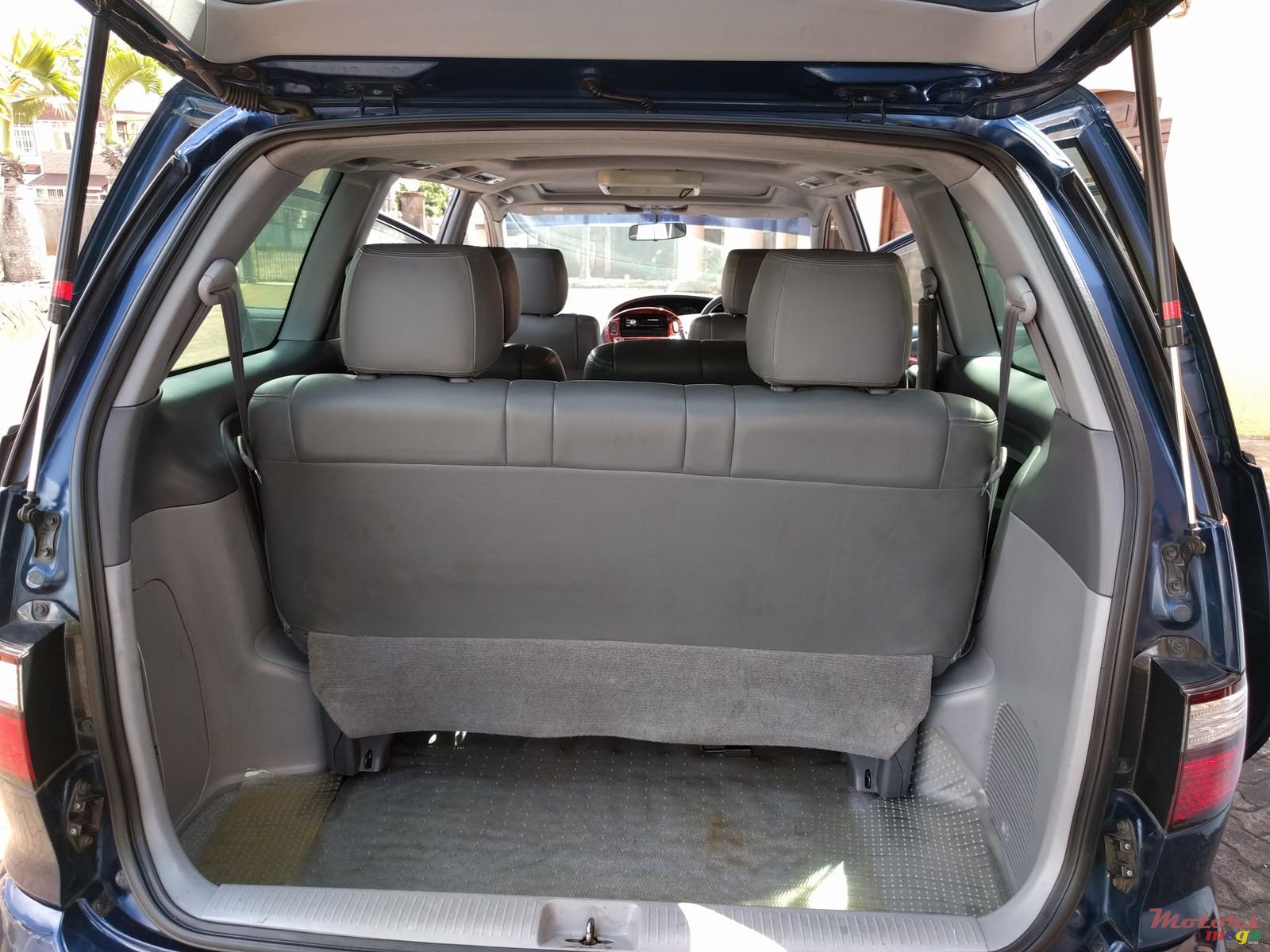 2002' Toyota Estima photo #4