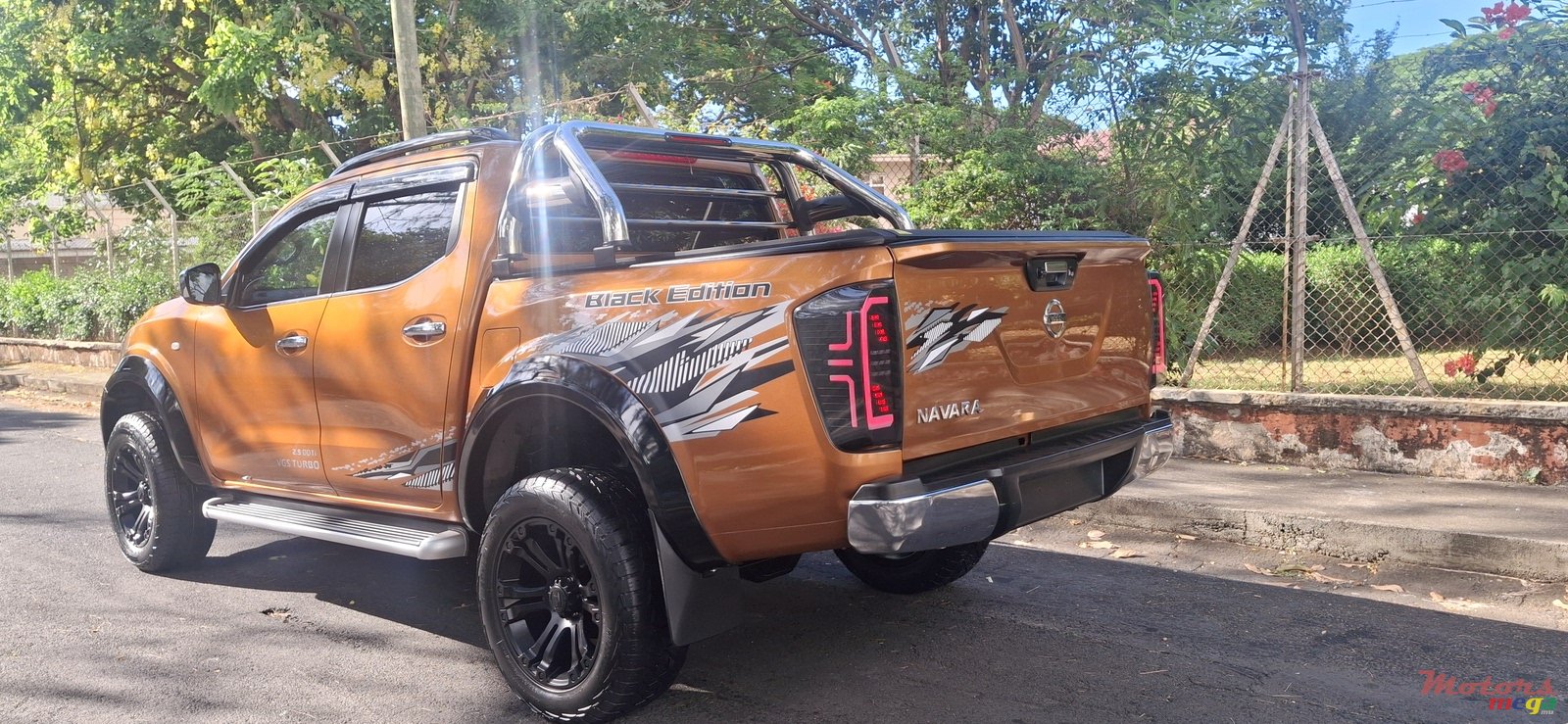 2019' Nissan Navara photo #4