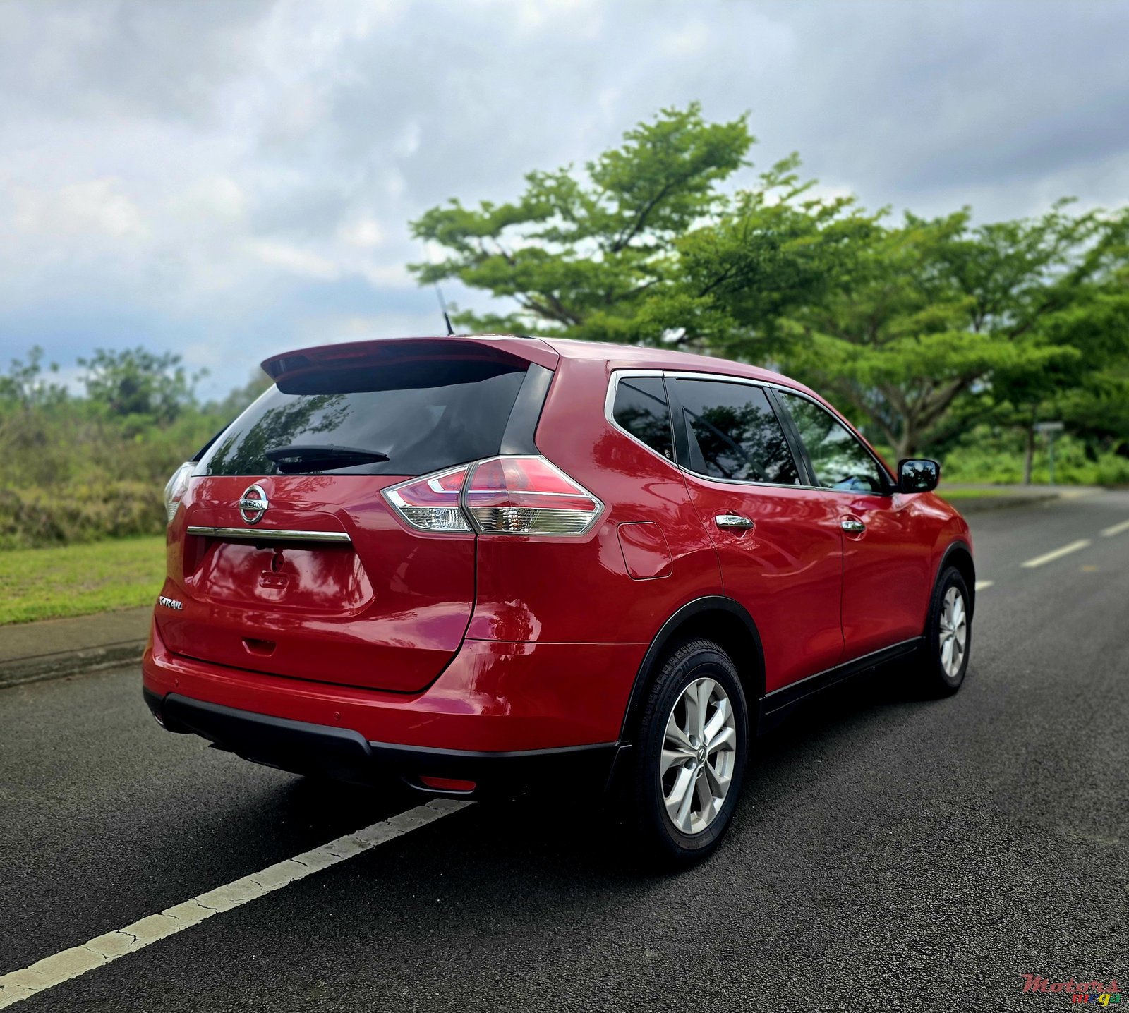 2018' Nissan X-Trail 7 seater photo #3