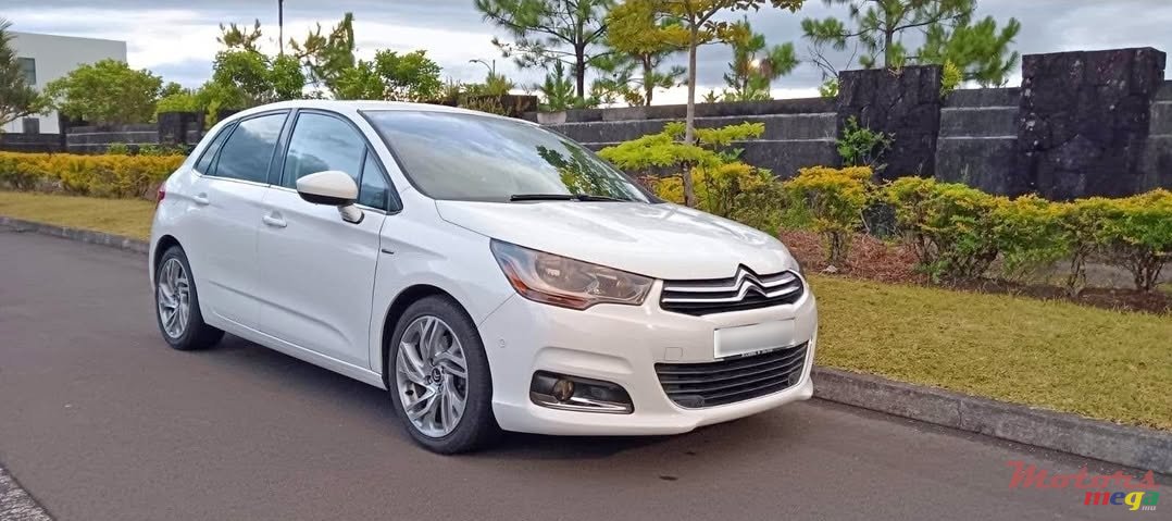 2012' Citroen C4 photo #1