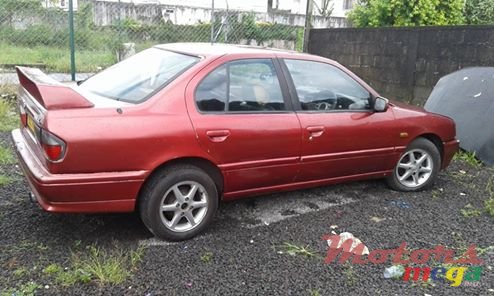1995' Nissan Primera photo #2