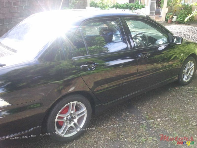 2004' Mitsubishi photo #3
