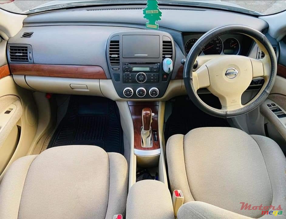 2011' Nissan Bluebird Slyphy photo #5