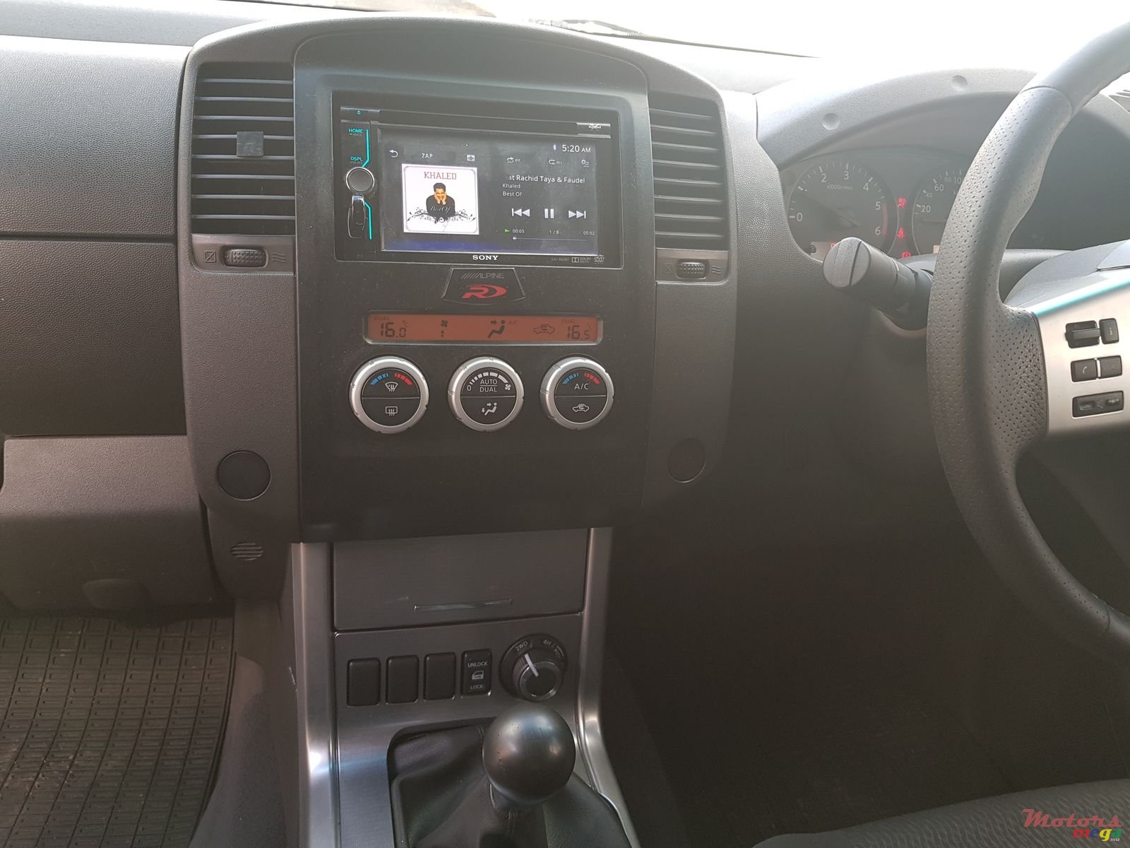 2010' Nissan Navara Navara 4x4 photo #5